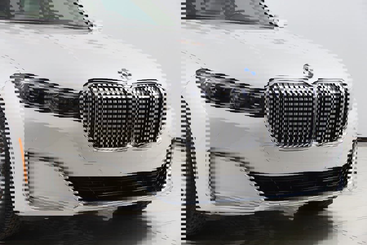 Used 2020 BMW 740i xDrive w/ Cold Weather Package image 48