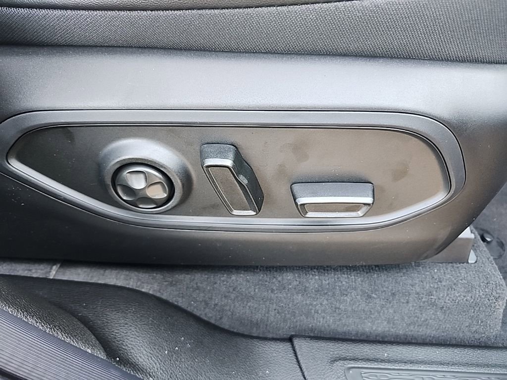 New 2025 Jeep Grand Cherokee L Limited w/ Black Appearance Package image 12