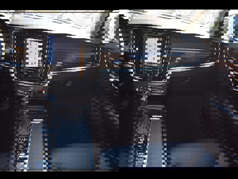 Used 2017 Volvo S90 T5 Momentum w/ Vision Package image 30