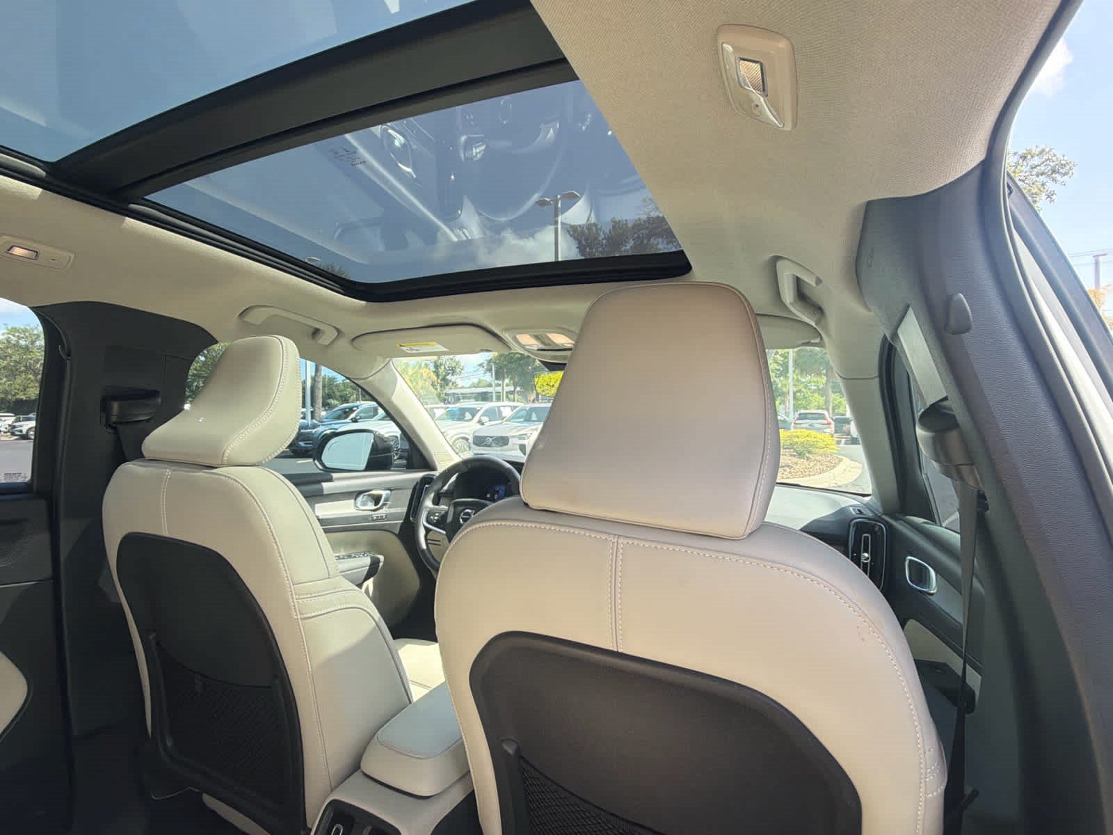 Certified 2023 Volvo XC40 B4 Plus w/ Protection Package Premier FWD image 27