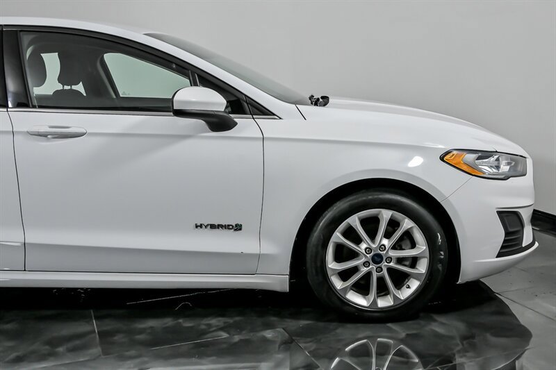 Used 2019 Ford Fusion SE FWD image 12