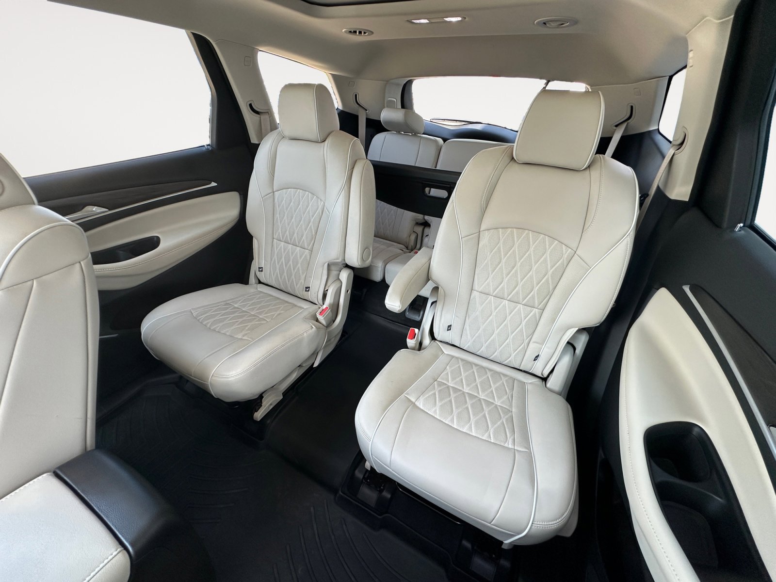 Used 2024 Buick Enclave Avenir w/ Avenir Technology Package image 24