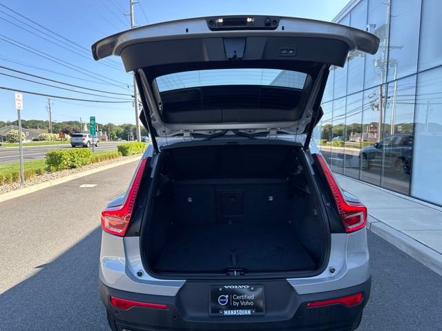 Certified 2025 Volvo XC40 B5 Plus AWD/4WD image 11