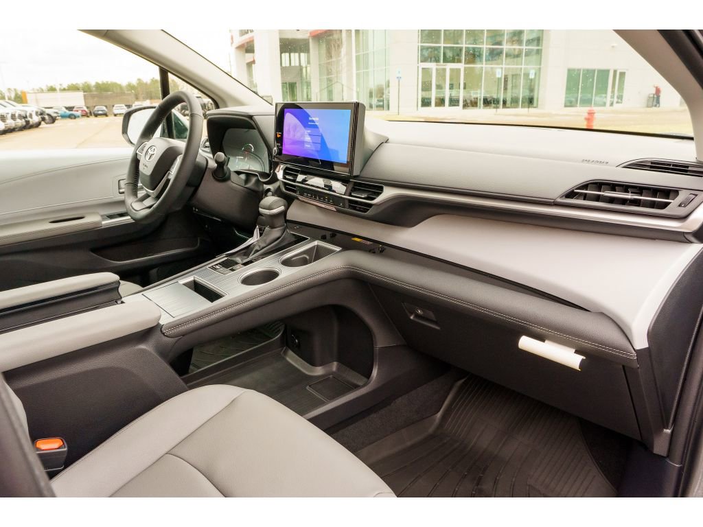 New 2026 Toyota Sienna XLE image 18