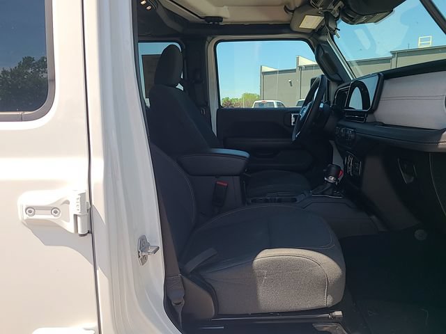 Used 2025 Jeep Wrangler Unlimited Sahara AWD/4WD image 27