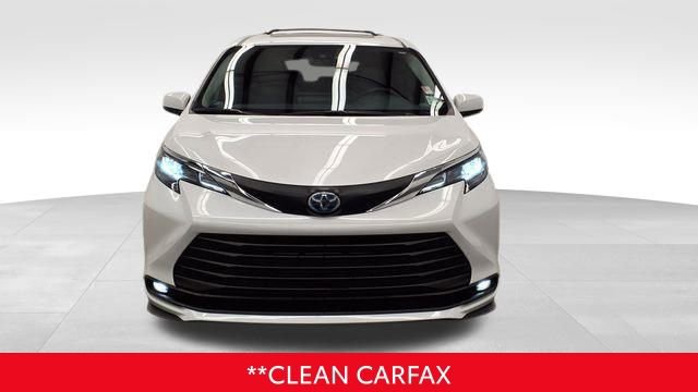 Used 2025 Toyota Sienna XLE image 2