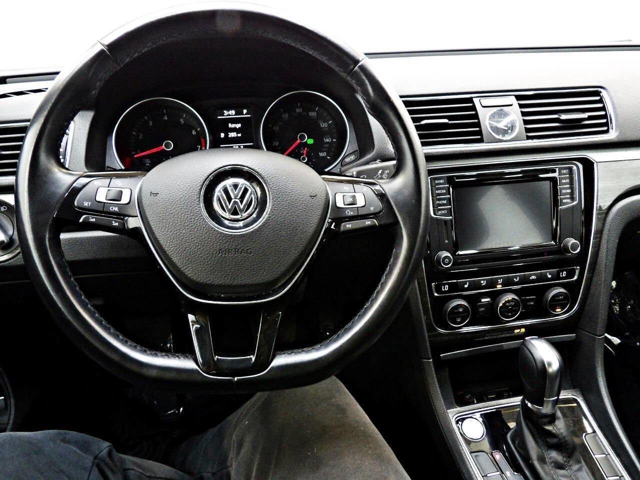 Used 2017 Volkswagen Passat 1.8T SE image 17