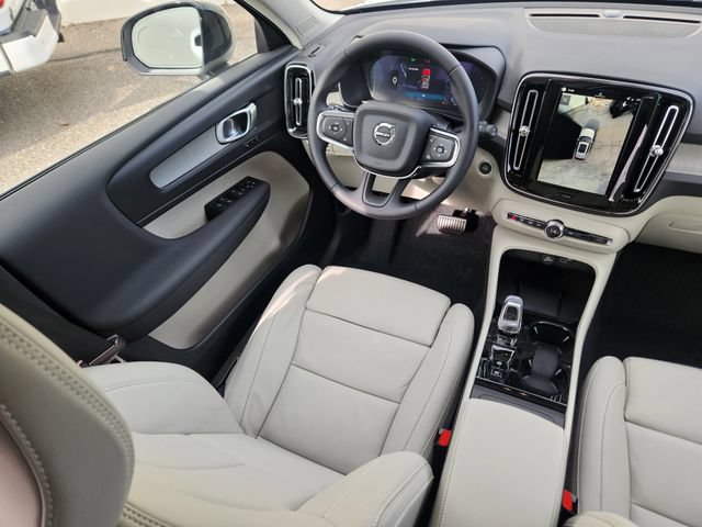 New 2026 Volvo XC40 B5 Plus w/ Protection Package Premier AWD/4WD image 10