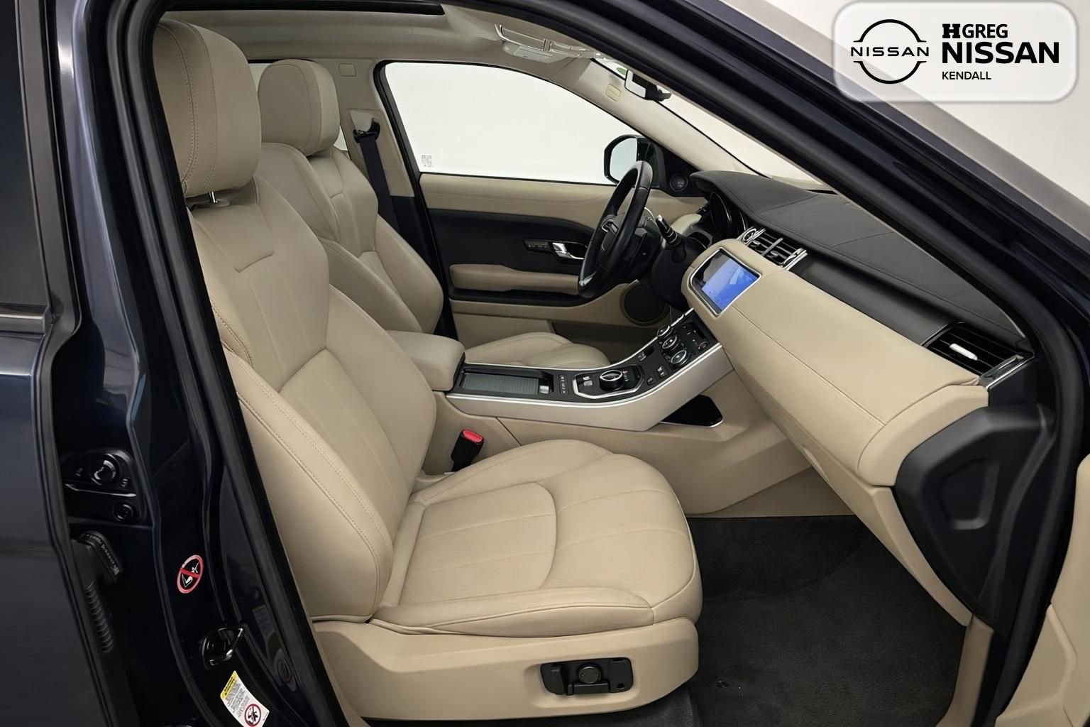 Used 2019 Land Rover Range Rover Evoque SE AWD/4WD image 8