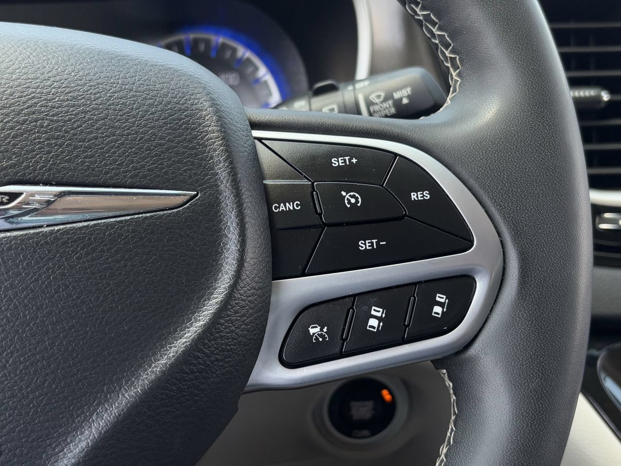 Used 2024 Chrysler Pacifica Touring-L FWD image 16
