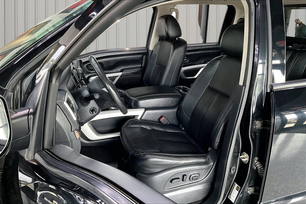 Used 2017 Nissan Titan SL AWD/4WD image 21