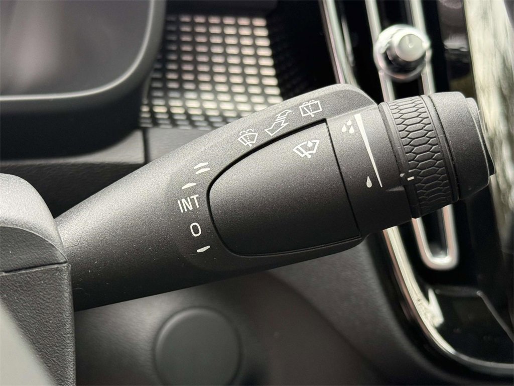 Used 2022 Volvo XC40 P8 Recharge Ultimate image 27