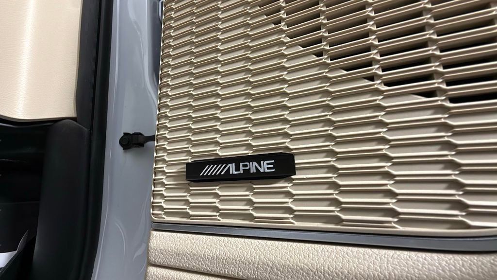 Used 2022 Jeep Grand Cherokee L Limited w/ Black Appearance Package image 36