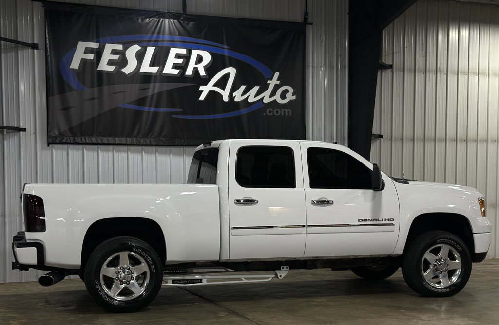 Used 2014 GMC Sierra 2500 Denali w/ Suspension Package, Off-Road image 14