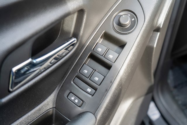 Used 2022 Chevrolet Trax LT w/ LT Convenience Package image 19