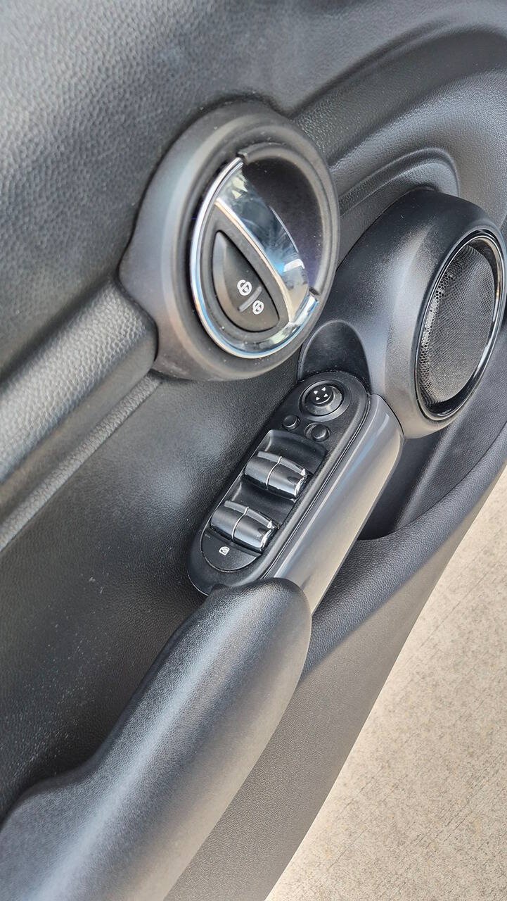 Used 2015 MINI Cooper 4-Door Hardtop FWD image 24