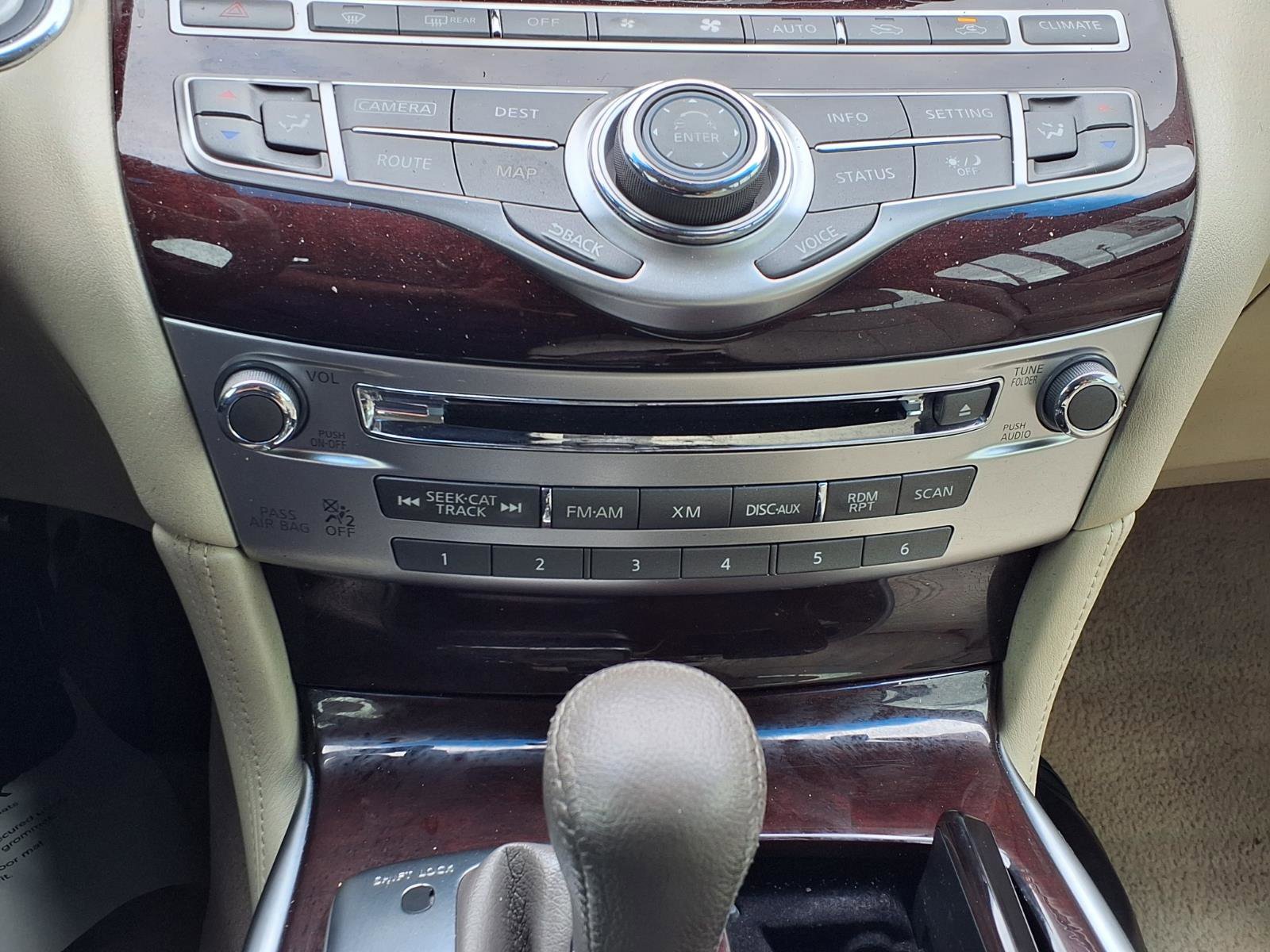 Used 2016 INFINITI Q70 L 3.7 w/ Technology Package image 19