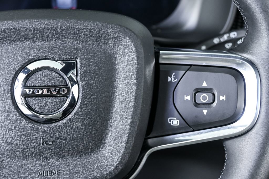 Certified 2025 Volvo XC40 B5 Plus image 12