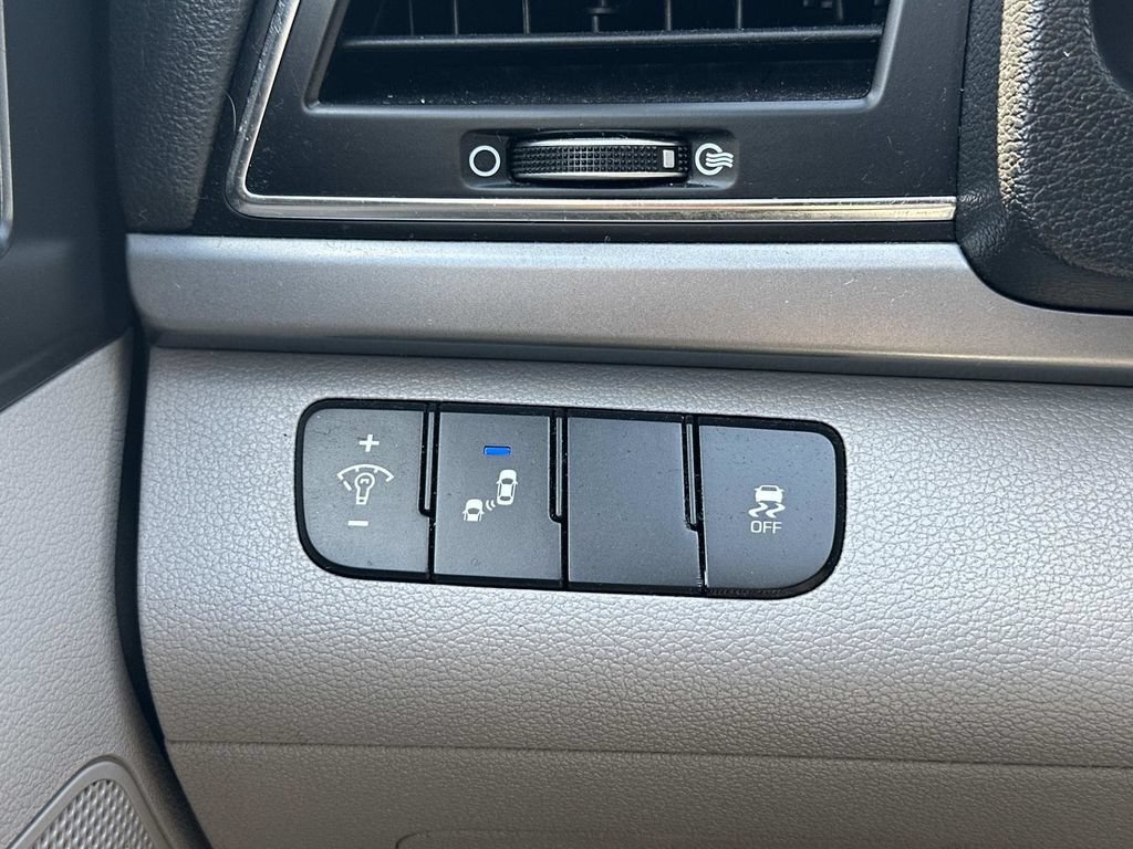 Used 2018 Hyundai Elantra Value Edition FWD image 26