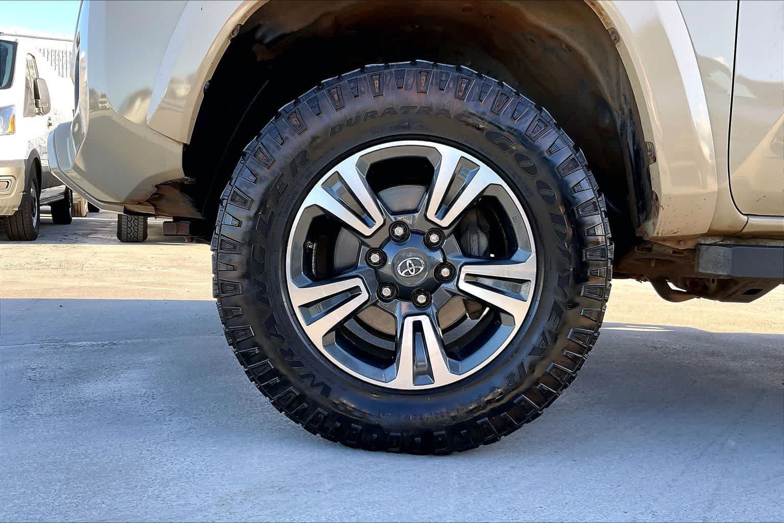 Used 2019 Toyota Tacoma TRD Sport AWD/4WD image 8