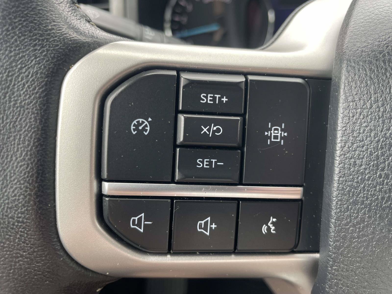 Used 2024 Ford Expedition XLT RWD image 27