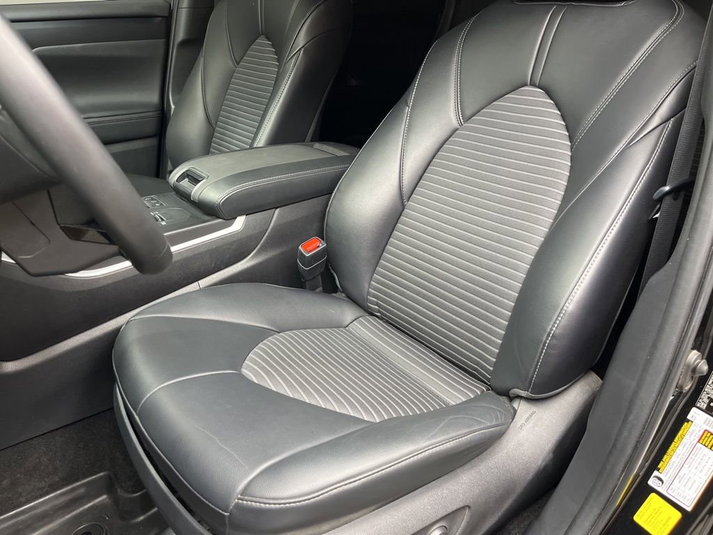 Used 2023 Toyota Highlander XSE FWD image 14