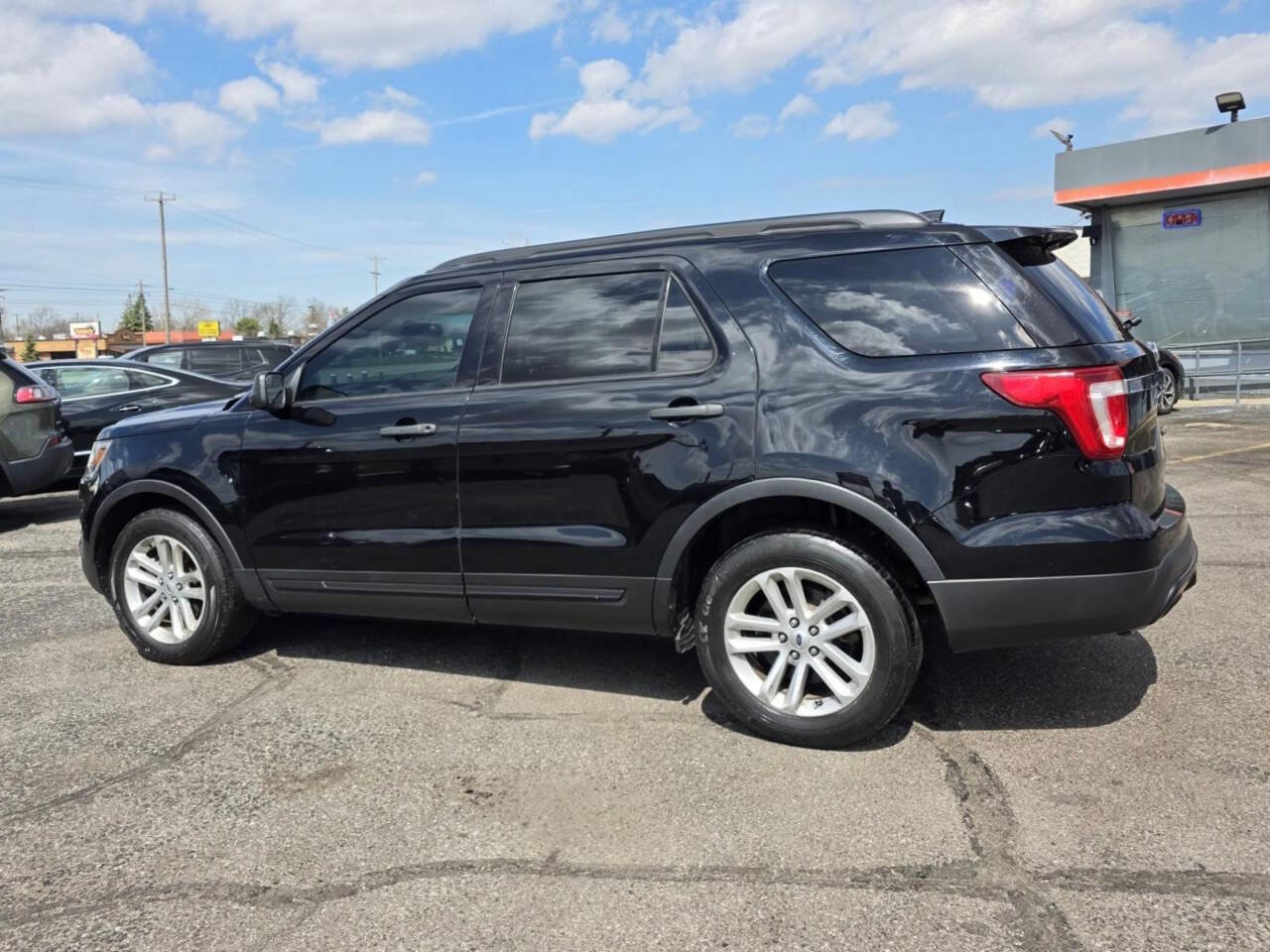 Used 2017 Ford Explorer FWD image 4
