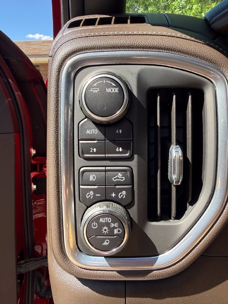 Used 2022 Chevrolet Silverado 2500 LTZ w/ LTZ Convenience Package AWD/4WD image 15