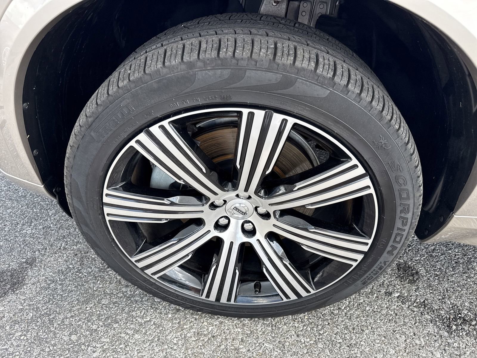 Used 2024 Volvo XC90 T8 Plus w/ Protection Package Premier image 47