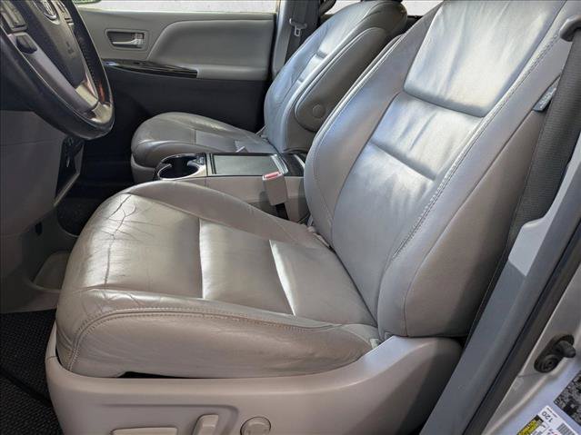 Used 2015 Toyota Sienna XLE FWD image 12