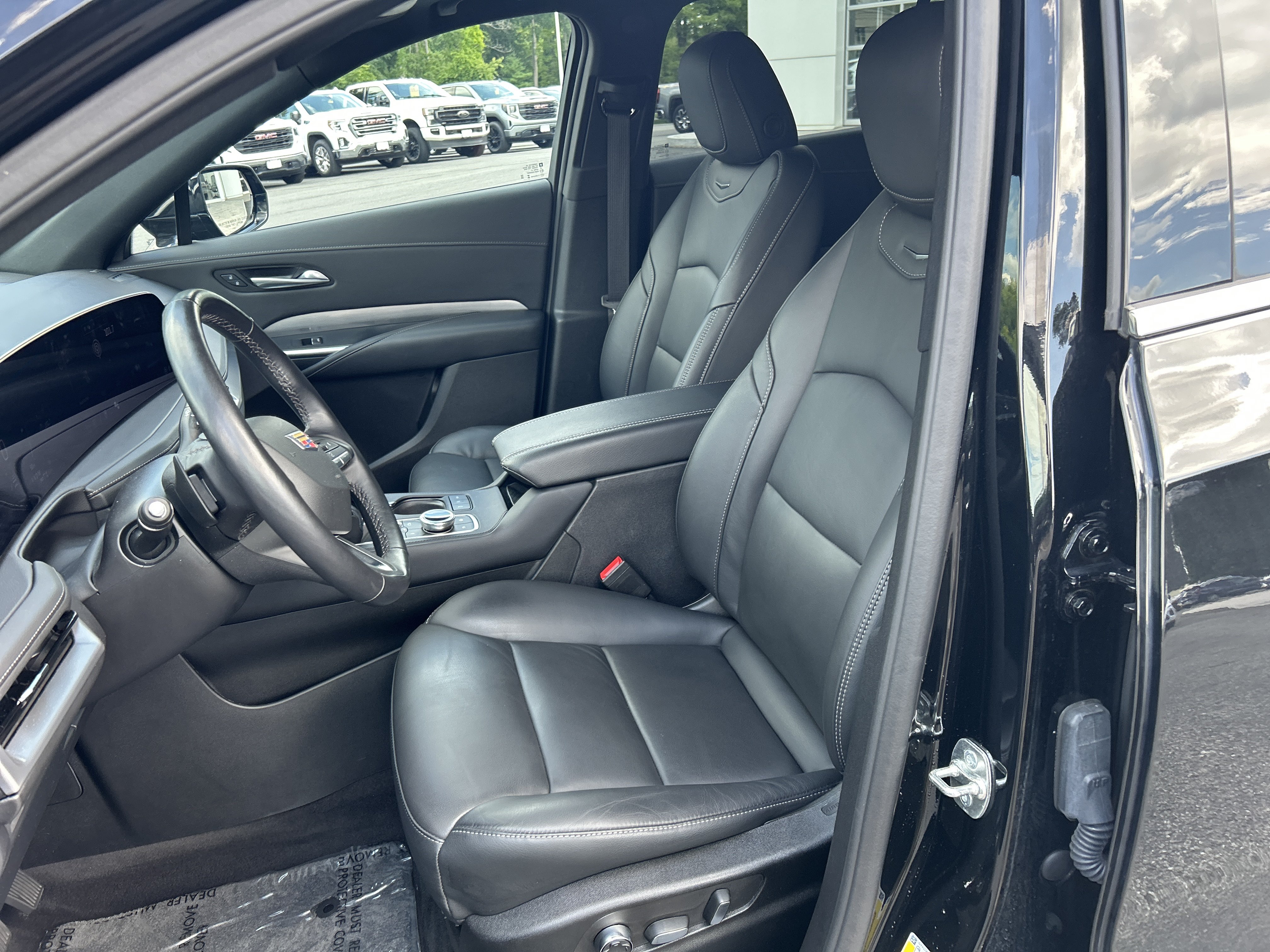 Certified 2025 Cadillac XT4 Premium Luxury w/ Cold Weather Package AWD/4WD image 22