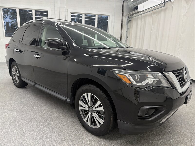 Used 2019 Nissan Pathfinder S AWD/4WD image 3