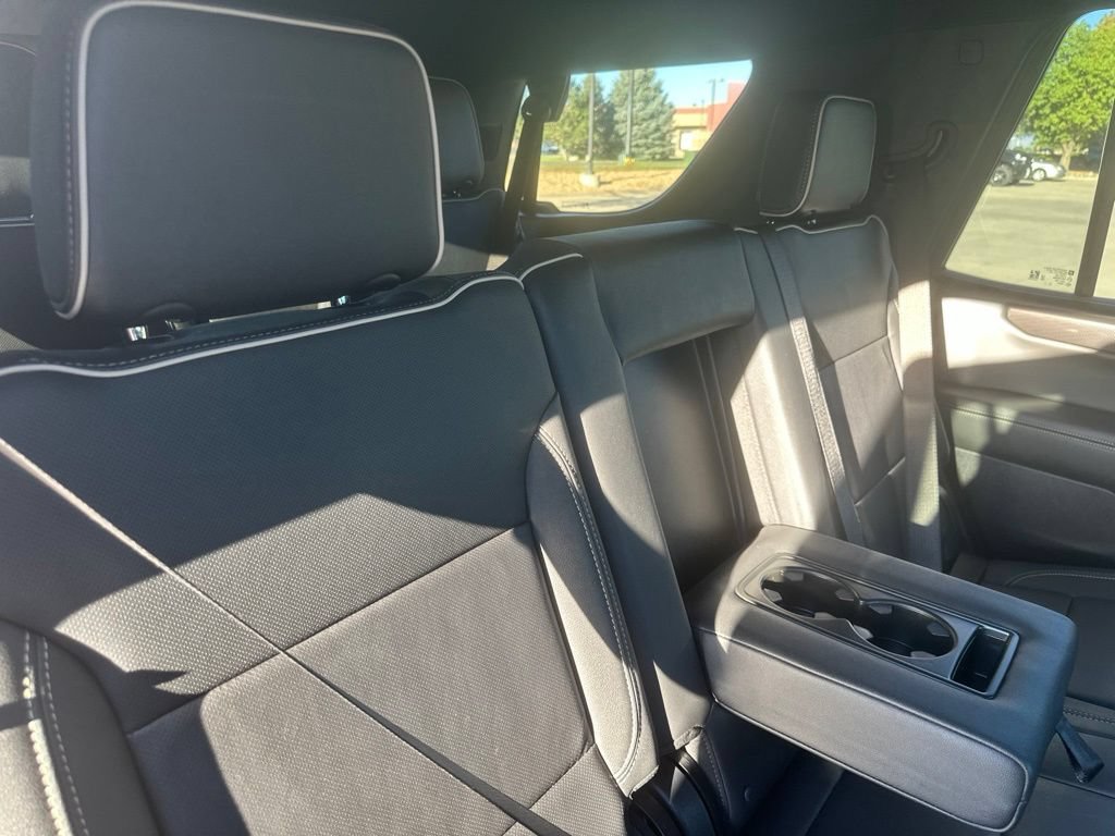 Used 2025 GMC Yukon Elevation AWD/4WD image 24