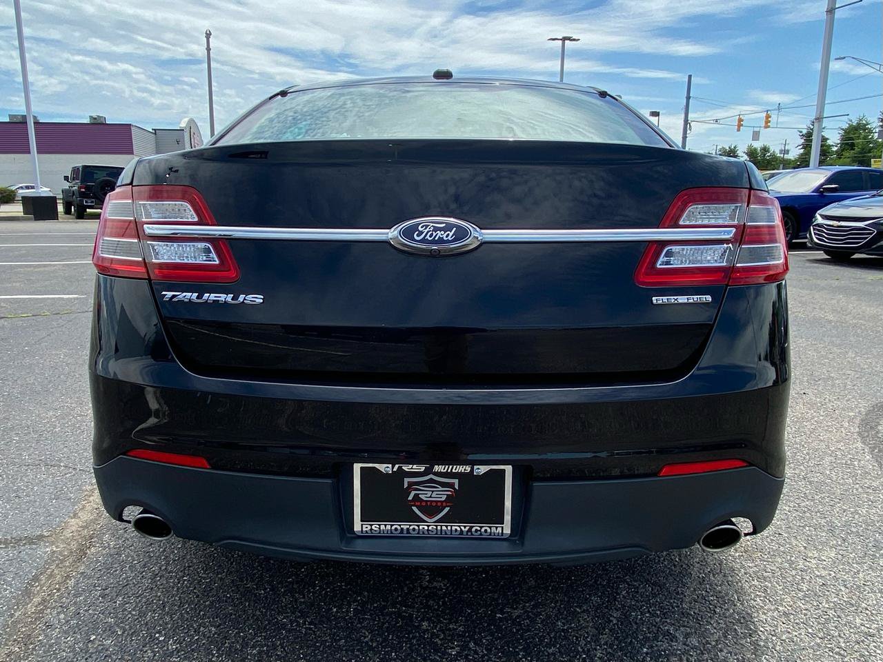 Used 2017 Ford Taurus SE FWD image 5