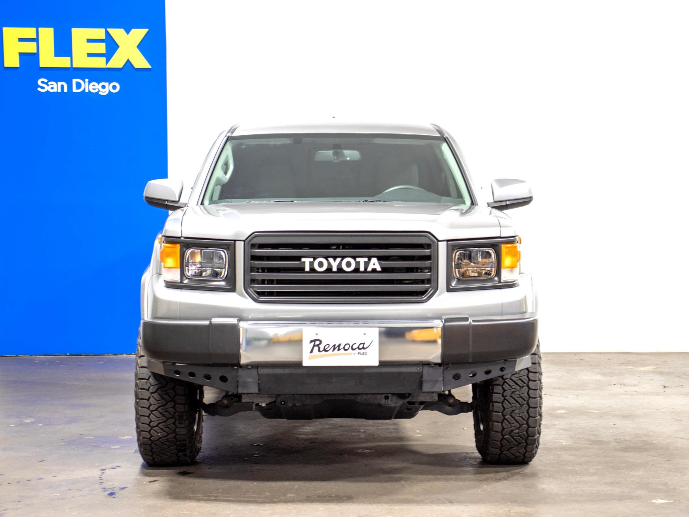 Used 2017 Toyota Tacoma SR5 w/ Tow Package RWD image 9