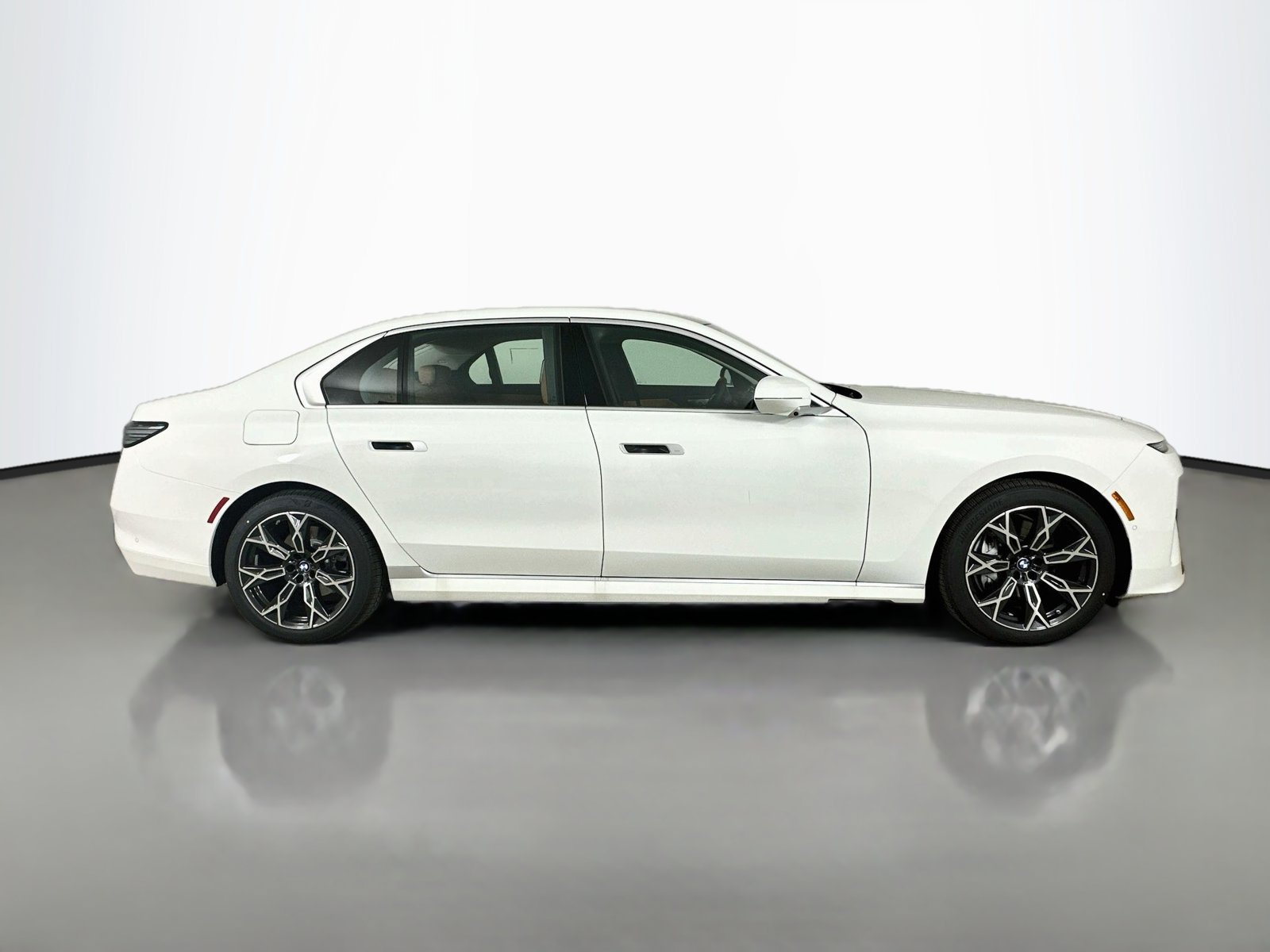 New 2027 BMW 740i xDrive AWD/4WD image 4