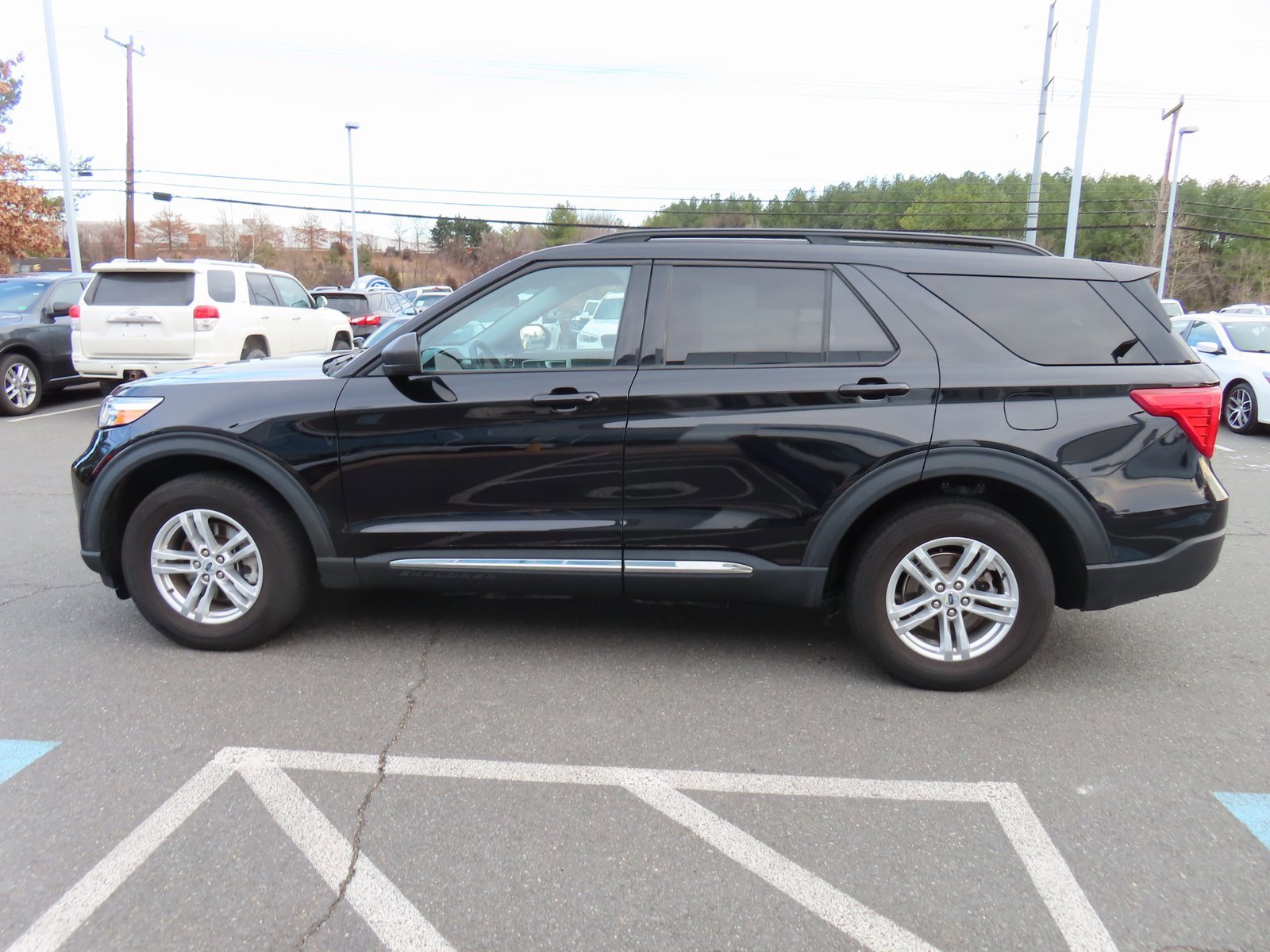 Used 2023 Ford Explorer XLT w/ Equipment Group 202A image 8