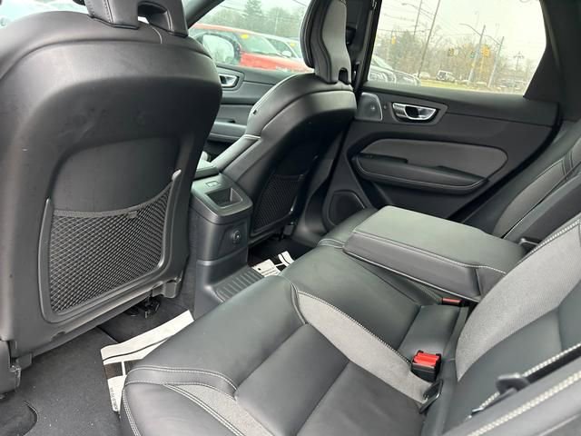 Used 2022 Volvo XC60 T8 R-Design w/ Advanced Package image 14