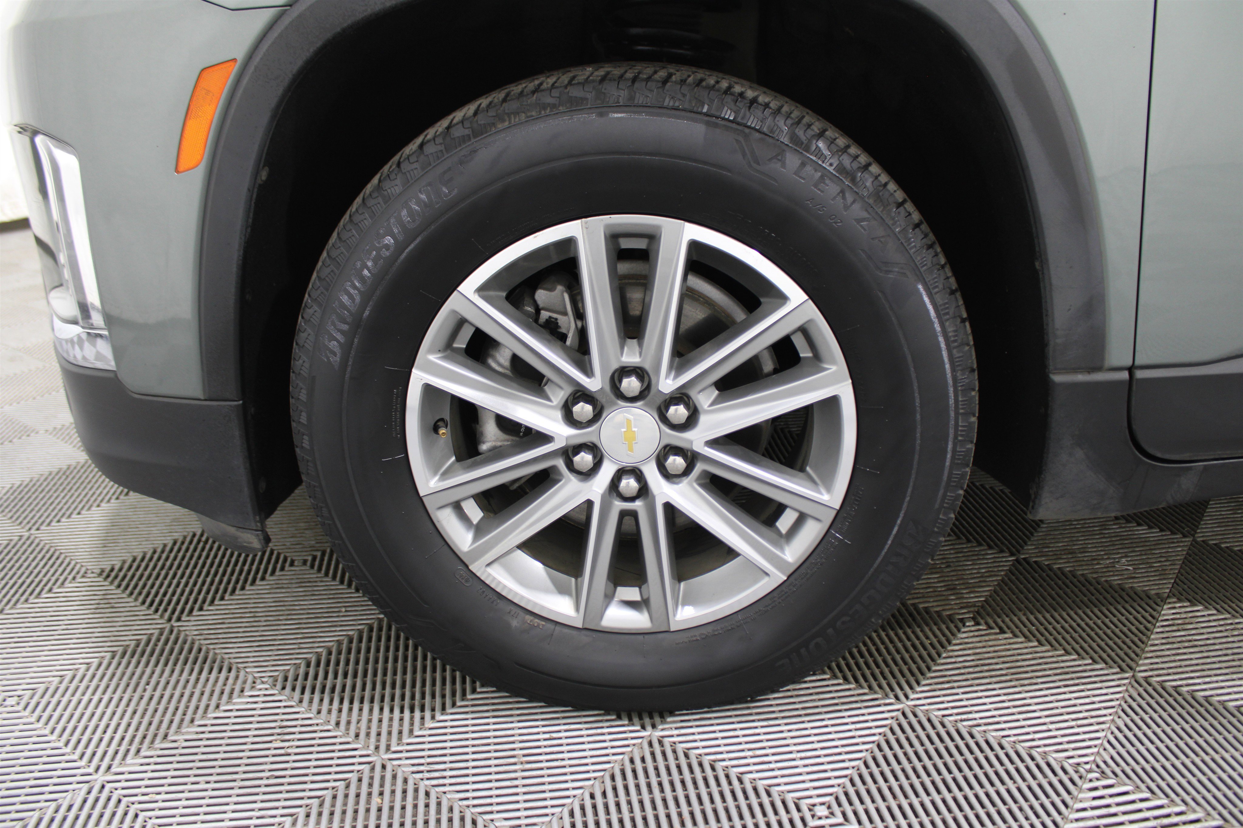 Used 2023 Chevrolet Traverse LT image 42