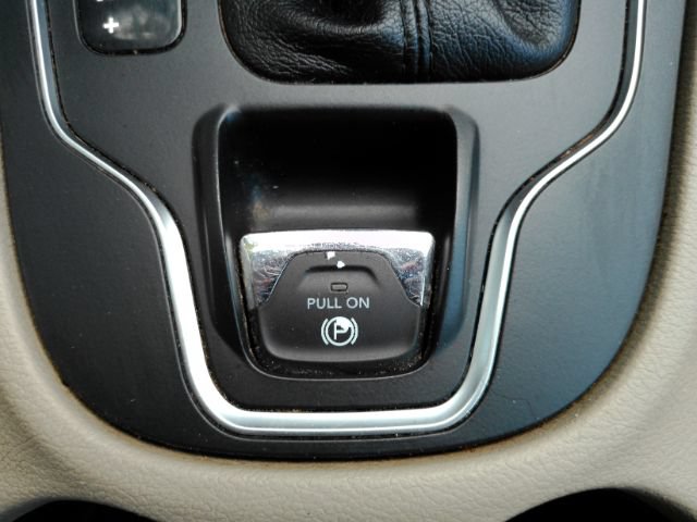 Used 2019 Jeep Cherokee Latitude w/ Popular Appearance Group FWD image 40