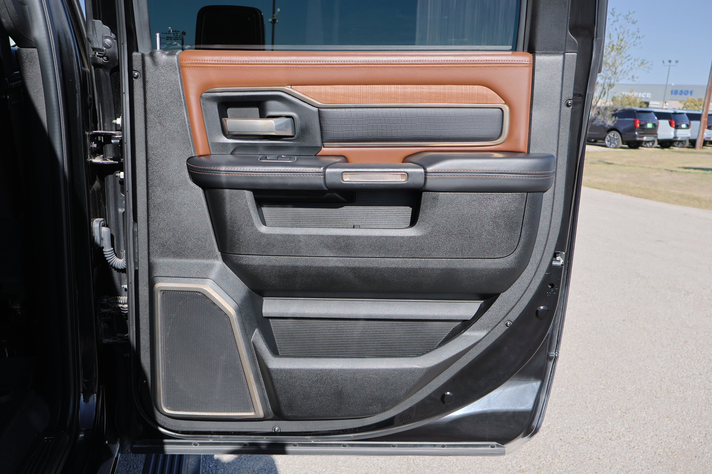 Used 2024 RAM 2500 Limited w/ Towing Technology Group image 27