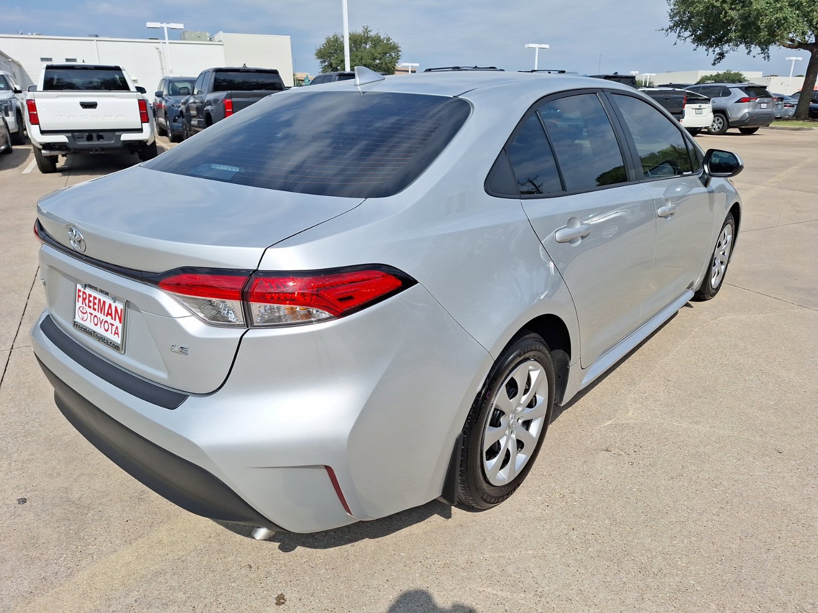 Used 2025 Toyota Corolla LE FWD image 6