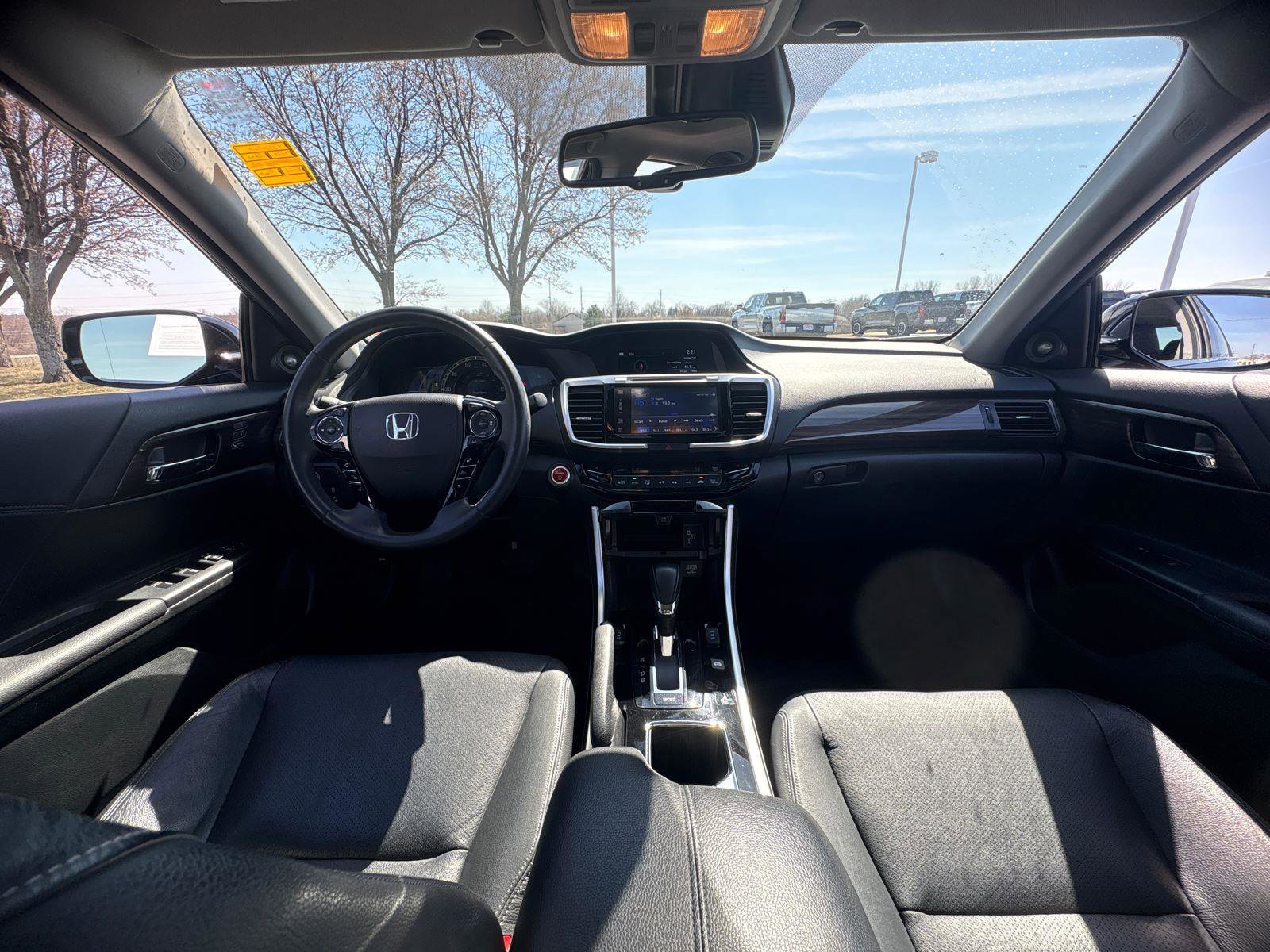 Used 2017 Honda Accord Touring image 16