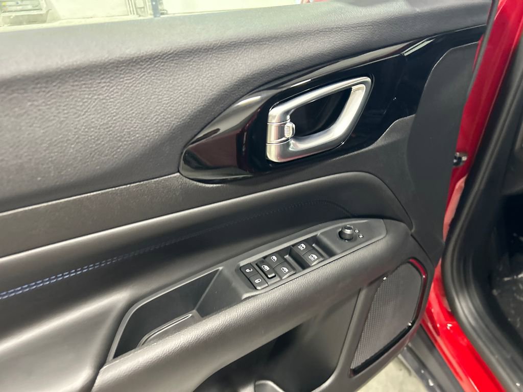 New 2026 Jeep Compass Latitude image 14