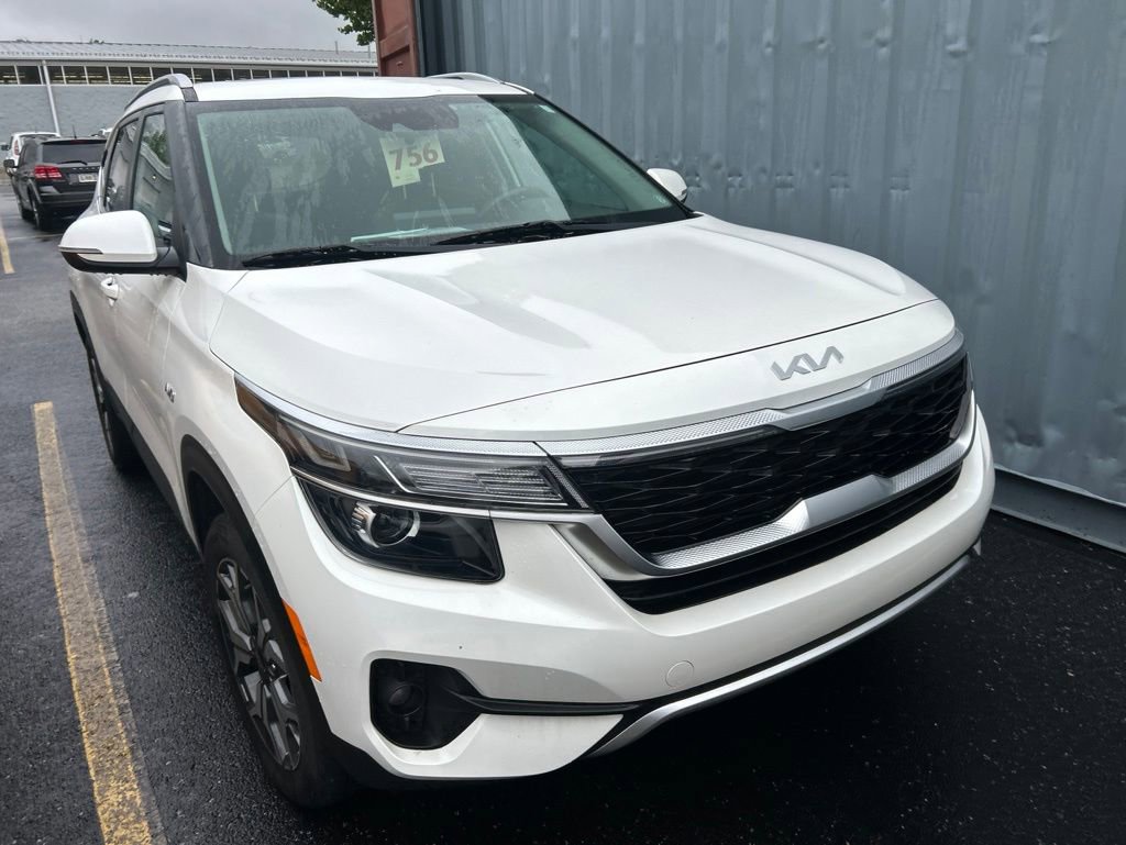 Used 2022 Kia Seltos EX AWD/4WD image 3