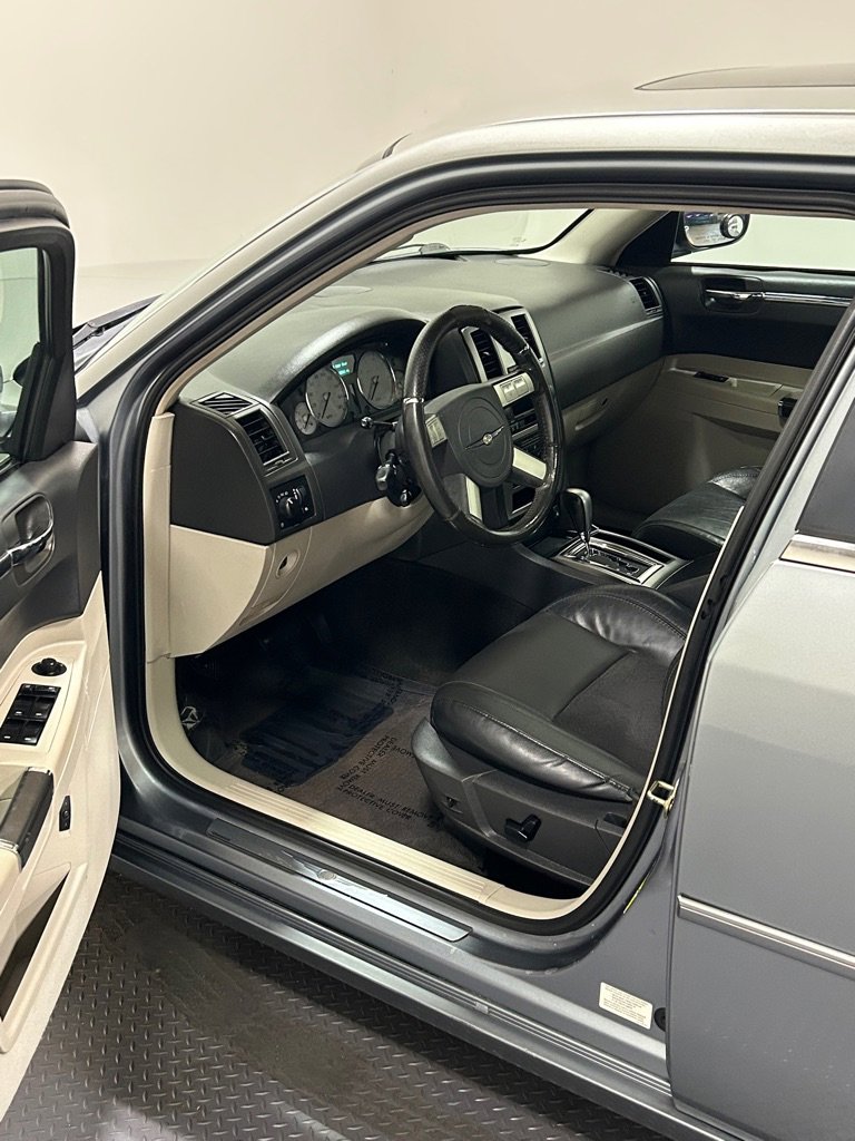 Used 2006 Chrysler 300 SRT8 image 8