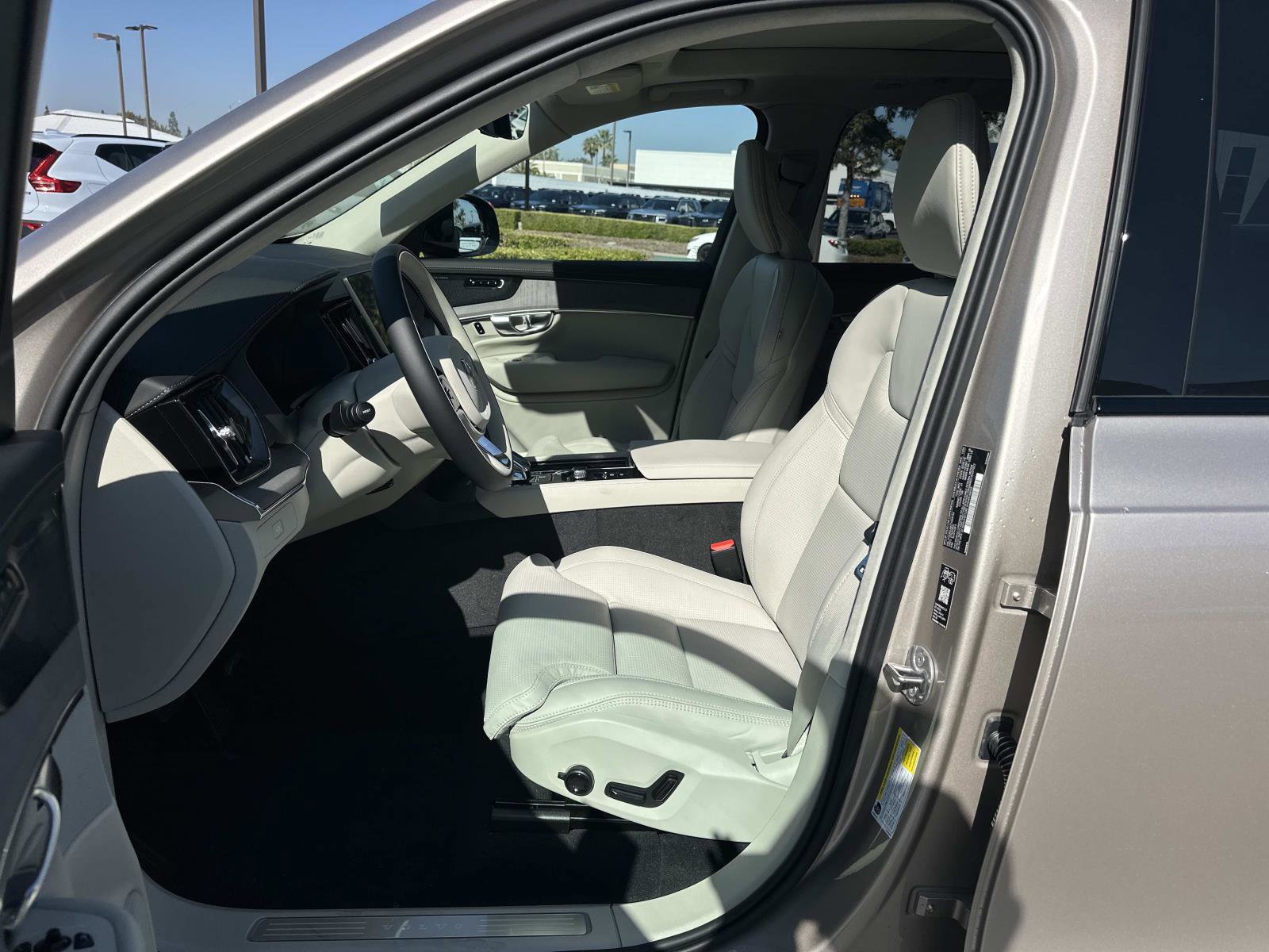 New 2026 Volvo XC90 B6 Ultra w/ Lounge Package AWD/4WD image 13