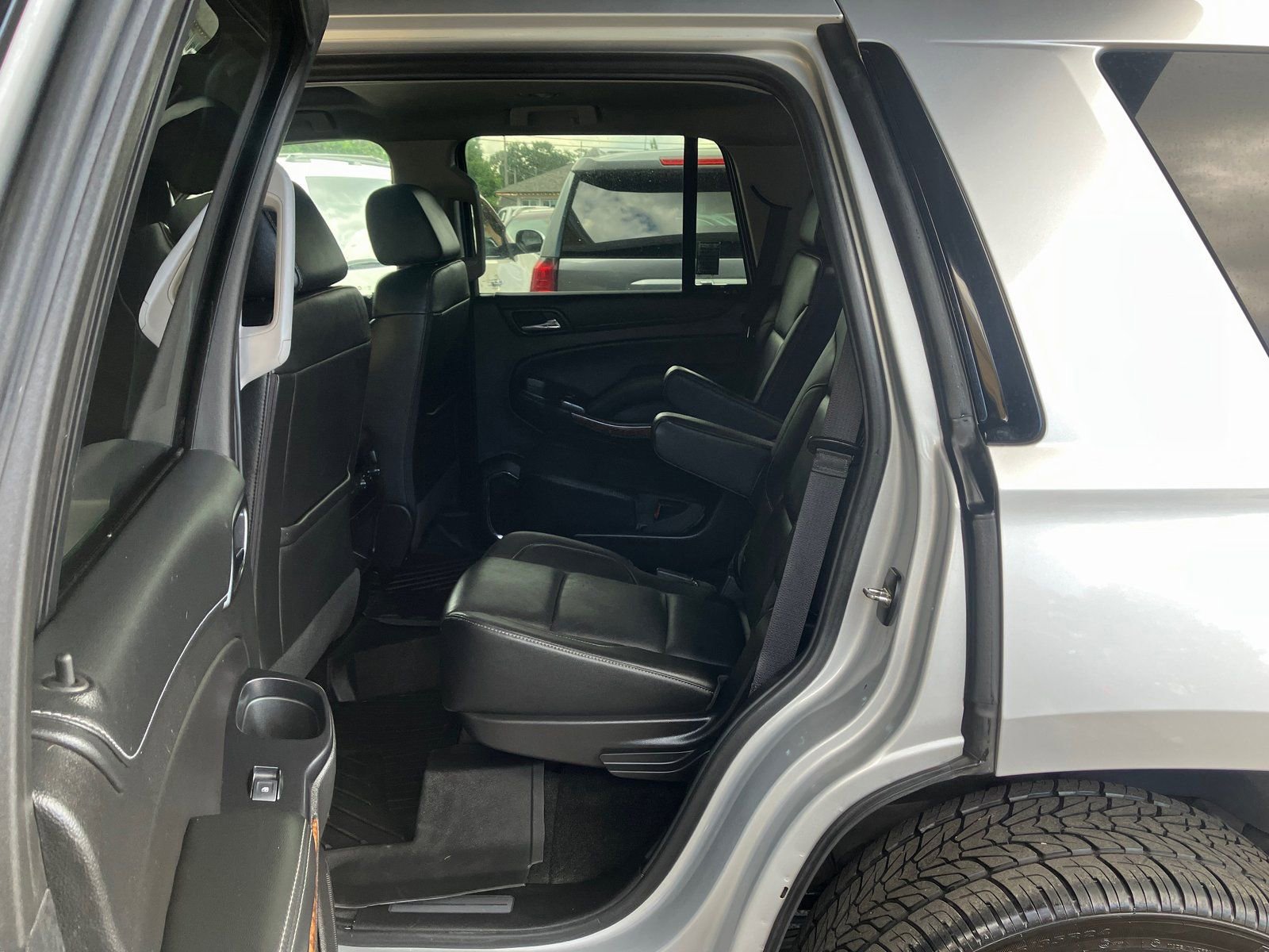 Used 2018 Chevrolet Tahoe Premier w/ RST 6.2L Performance Edition AWD/4WD image 16