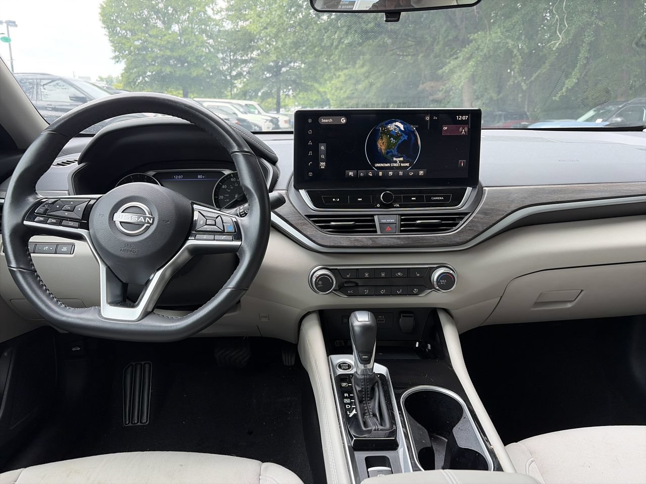 Used 2023 Nissan Altima 2.5 SV w/ SV Premium Package FWD image 2