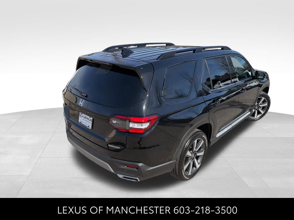 Used 2025 Honda Pilot Touring image 6